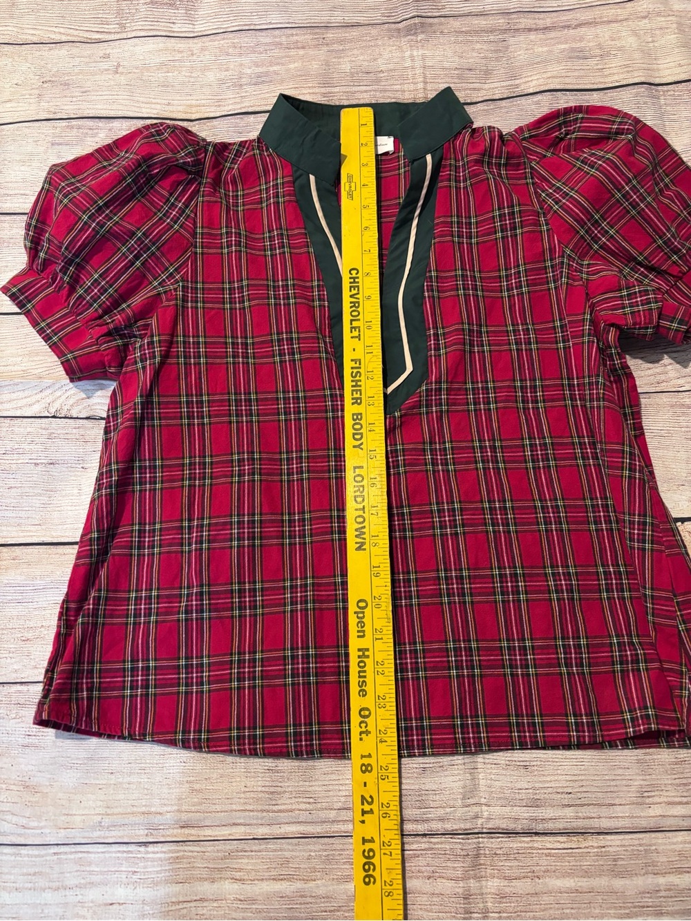 entro Red Plaid Short-Sleeve Blouse with Dark Green Trim - Picture 4 of 6
